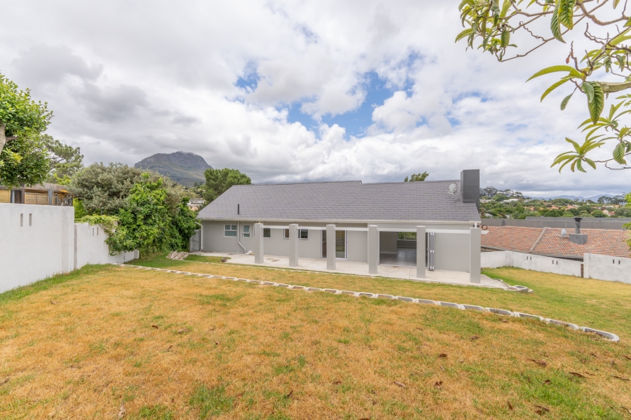 3 Bedroom Property for Sale in Heldervue Western Cape